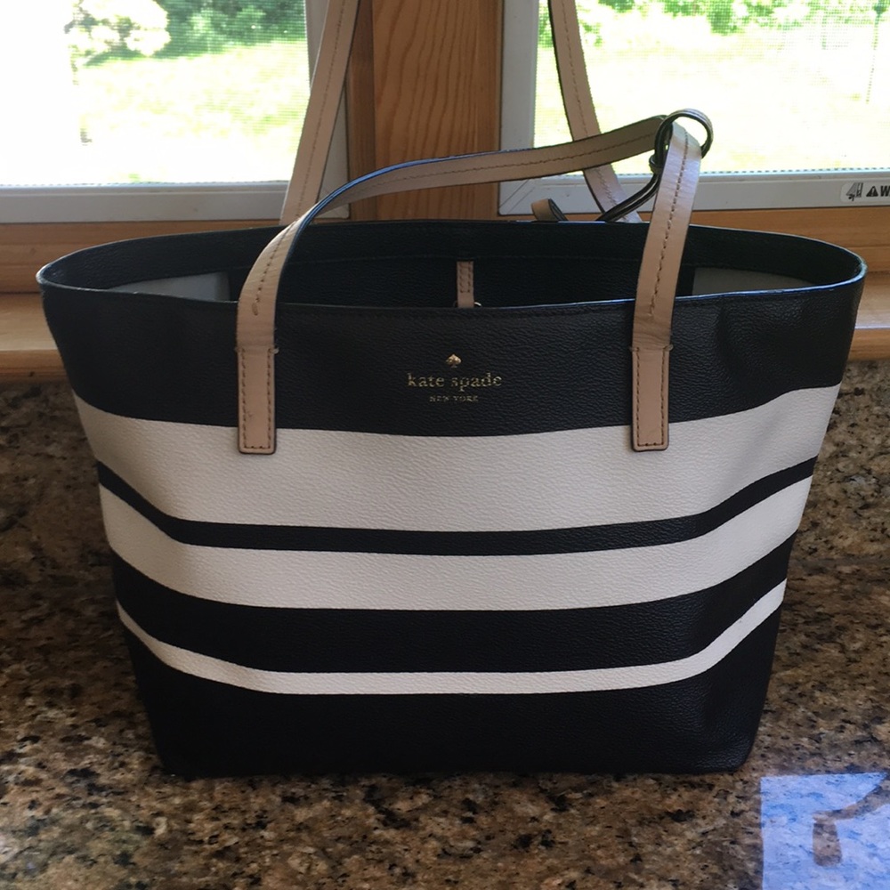Happy Friday doorbuster ! kate Spade handbag